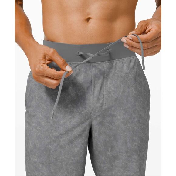 Lululemon T.H.E. Short 9" *Linerless Medium - Picture 4 of 12